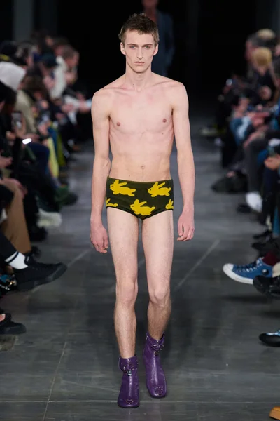 Look 32